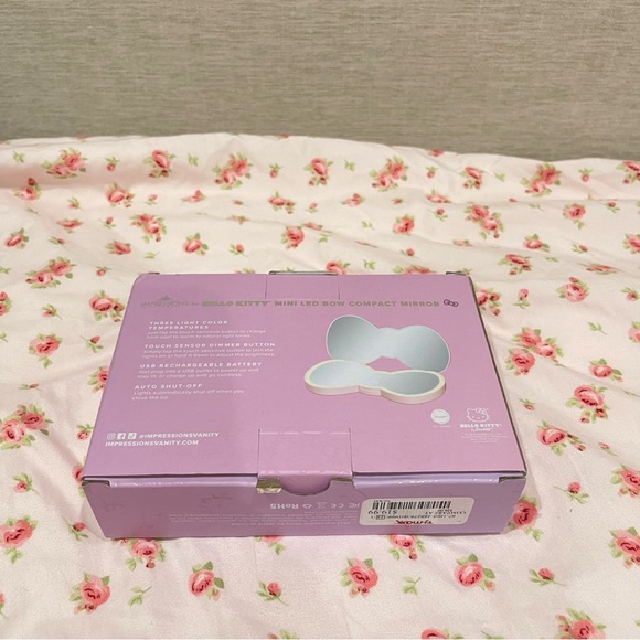 Hello Kitty Impressions Vanity Mini Led Bow Compact Mirror - Picture 5 of 5